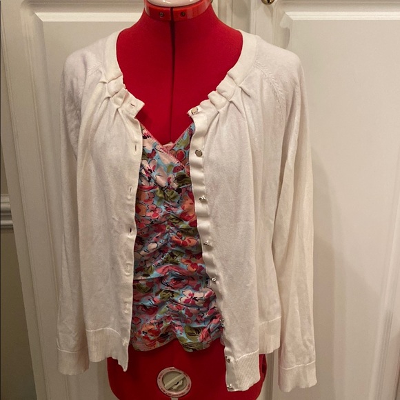 Elegant White Button-Up Sweater - Picture 5 of 5